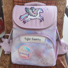 TigerFamily虎米兒童書(shū)包小學(xué)生一二年級男女孩輕便背包超輕大容量減負護脊 小童【魔法可翻珠片】飛馬之愿 曬單實(shí)拍圖