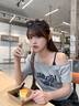 灰色字母斜肩短袖t恤女2025新款夏季修身褶皺設計感露肩吊帶上衣 灰色 M 曬單實(shí)拍圖