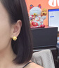 六福珠寶 足金綢光紐扣黃金耳釘耳飾 計(jì)價(jià) GJGTBE0016 約3.80克 曬單實(shí)拍圖