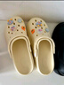 名創(chuàng  )優(yōu)品（MINISO）洞洞鞋男女夏季外穿涼鞋防滑厚底踩屎感包頭涼拖鞋 卡其+海洋星星 曬單實(shí)拍圖