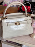 CHARLES&KEITH鱷魚(yú)紋凱莉包手提斜挎婚包包女包生日禮物CK2-50270880-1 Ivory象牙色 S 曬單實(shí)拍圖