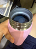 象?。╖O JIRUSHI）兒童保溫保冷杯真空不銹鋼彈蓋水壺帶杯套480ml櫻桃粉  SM-UA48PZ 曬單實(shí)拍圖