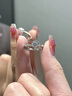 老鳳祥一克拉莫桑鉆戒指純銀情侶對戒定制求婚訂婚七夕情人節禮物送女友 【京東八倉發(fā)貨】*當/次日達-1克拉戒指*配送燈盒 曬單實(shí)拍圖