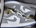 耐克NIKE男女休閑鞋喬丹AJ1小迪奧 JORDAN 1運動(dòng)鞋DC0774-105白灰41 曬單實(shí)拍圖