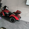 爵士酷派兒童電動(dòng)摩托車(chē)三輪可坐大人大號雙人男女小孩遙控玩具車(chē)母嬰童車(chē) 頂配烤漆紅：皮座+12V7A大電瓶+遙控+禮包 曬單實(shí)拍圖