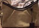 CHARLES&KEITH25秋新品仿麂皮雙側口袋單肩腋下包CK2-20782668-1 Sahara Sand沙色/棕色 M 曬單實(shí)拍圖