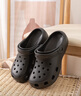 名創(chuàng)優(yōu)品（MINISO）洞洞鞋女男夏季外穿沙灘涼鞋防滑厚底踩屎感包頭涼拖鞋黑色38-39 曬單實拍圖