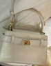 CHARLES&KEITH鱷魚紋凱莉包手提斜挎婚包包女包生日禮物CK2-50270880-1 Light Pink淺粉色（新色） S 曬單實拍圖