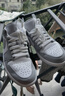 耐克NIKE男女休閑鞋喬丹AJ1小迪奧 JORDAN 1運動鞋DC0774-105白灰37.5 曬單實拍圖