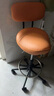 柏蘭莎簡(jiǎn)約中老年廚房炒菜椅子可升降旋轉前臺收銀椅美甲師理發(fā)師靠背椅 暖橘色靠背款+腳踏（1級氣桿） 黑鋼架-順滑靜音輪 曬單實(shí)拍圖