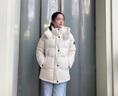 波司登25年鵝絨冬羽絨服泡芙女士寬松短款泡芙加厚脫卸帽立領(lǐng)外套 曬單實(shí)拍圖