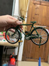 創(chuàng  )京懿選28二八大杠自行車(chē)模型擺件組裝仿真合金懷舊復古單車(chē)diy拼裝玩具 燈光版二八大杠男黑 打氣筒+公文 自行車(chē) 曬單實(shí)拍圖