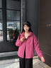 鴨鴨（YAYA）【王一博同款】鴨鴨羽絨服女2025新款秋冬休閑短款情侶厚外套YX 玫紅 【輕盈保暖/柔軟親膚】 M 110-130斤 曬單實(shí)拍圖