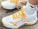 美津濃（MIZUNO）特價(jià)斷碼清倉排球鞋專業(yè)高端比賽運(yùn)動(dòng)鞋室內(nèi)外羽毛球鞋MMT 白橘黑 WAVE MOMENTUM 2 38.5 =245mm 曬單實(shí)拍圖