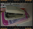 得力(deli)12#旋轉式訂書(shū)機/訂書(shū)器 中縫裝訂 臨時(shí)裝訂可拆 辦公用品 白色0414  曬單實(shí)拍圖