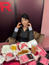 UR【HOT】2025秋季新款女裝撞色拼接V領(lǐng)針織衫UWJ950069 中灰 (面料微透) M 曬單實(shí)拍圖