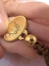 佐卡伊黃金吊墜十二生肖本命佛像金幣守護神足金男女掛墜 C03875 馬 約11.0g 多退少補 曬單實(shí)拍圖