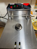 三鼎 電炸爐商用油炸鍋油炸機(jī)油條機(jī)電炸鍋油炸爐炸串機(jī)油條薯?xiàng)l機(jī)小吃設(shè)備 【10.8L】單缸單篩炸爐+蓋 曬單實(shí)拍圖
