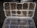 柏潮伊勢尼魚鉤-號散裝有倒刺鯽魚鯉魚草魚通用漁具垂釣用品盒套裝 扁頭伊勢尼有刺【不帶圈】 600枚盒裝3-12各60枚 曬單實(shí)拍圖