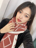 viney圍巾女秋冬季2025新款圍脖女披肩加厚保暖生日情人節禮物送女友 紅配米-高端禮盒裝 曬單實(shí)拍圖