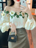 皮爾卡丹（pierre cardin）一字肩上衣法式露鎖骨襯衫女春裝刺繡花朵洋氣小衫小眾設計感 杏色 M 曬單實(shí)拍圖