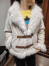 獨孤伽羅皮毛一體羽絨服女狐貍毛冬季新款皮草上衣保暖大衣短款減齡外套 淺卡其 M 建議85-105斤 曬單實(shí)拍圖