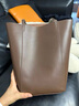 BOYPOLE真皮水桶包女包包輕奢小眾托特包大容量女時(shí)尚百搭通勤單肩包 咖啡色 曬單實(shí)拍圖