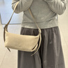 CHARLES&KEITH25冬新品復古絨面單肩腋下包枕頭包CK2-20271679-1 Nutmeg Beige豆蔻米 S 曬單實拍圖