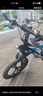 JIELIDA兒童自行車碟剎減震6-9-12-15-17歲山地學(xué)生男女士小孩中大童單車 【單速】黑藍(lán)色+碟剎減震+輻條輪 18寸【身高120-140cm】約6-10歲 曬單實拍圖