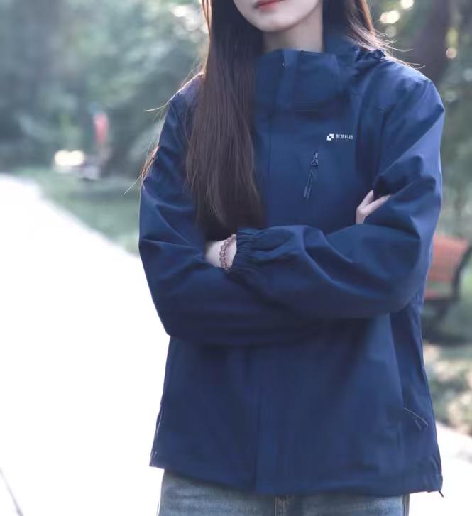 珠光萊卡沖鋒衣定制印字工作服衣服訂做工裝印logo三合一外套長(cháng)袖工衣定做 淺粉【單沖】 M 曬單實(shí)拍圖