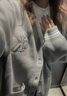 Calvin KleinJeans25秋季新款男士休閑學(xué)院ck字母提花紐扣V領(lǐng)針織開衫4RD389G P7E-英雄灰 S 曬單實(shí)拍圖
