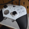微軟（Microsoft）Xbox無(wú)線游戲手柄 Elite 2精英2代二代 白色青春版 無(wú)線控制器 藍(lán)牙 PC/平板/手機(jī) Steam 明末 曬單實(shí)拍圖