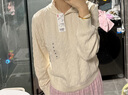 優(yōu)衣庫女裝可機洗紐花針織連帽套頭衫/25秋冬新款478871 01 乳白色 M /160/84 曬單實(shí)拍圖