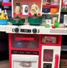 卡卡曼兒童廚房玩具3-6歲過(guò)家家玩具女孩生日禮物做飯玩具仿真小廚房2歲 升級紅【聲光噴霧大廚房63件套】 煮飯玩具男女孩1到3歲生日禮物 曬單實(shí)拍圖