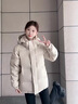 鴨鴨（YAYA）蓄熱短款羽絨服女2025年冬季新款時(shí)尚休閑寬松加厚保暖小個(gè)子外套 米色 M (建議110-125斤) 曬單實(shí)拍圖