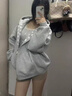 妙奕嘉加絨灰色連帽衛衣開(kāi)衫外套女秋冬季新款學(xué)生韓系慵懶風(fēng)上衣高級感 灰色印花美式復古連帽衛衣外套 L 【建議90-125斤】 曬單實(shí)拍圖