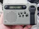 岑迷D900防災應急全波段收音機太陽(yáng)能充電手搖發(fā)電手機充電寶a  軍綠Typc版 曬單實(shí)拍圖