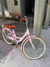 飛鴿（FLYING PIGEON）自行車(chē)成人通勤車(chē)自行車(chē)學(xué)生單車(chē)成人自行車(chē)通勤自行車(chē)女士自行車(chē) 標配櫻花粉|單速|(zhì)輻條輪+禮包 26寸適合160-185cm 曬單實(shí)拍圖