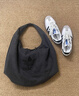 adidas「云朵包」牛仔風(fēng)大容量運動(dòng)挎包女子阿迪達斯官方三葉草 黑色 NS 曬單實(shí)拍圖