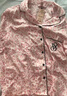 維多利亞的秘密（Victoria's Secret）田曦薇同款 宅度假天絲綿柔涼感長(cháng)袖長(cháng)褲睡衣套裝女家居服不易皺 5NZY粉豹紋 11273303 S 曬單實(shí)拍圖
