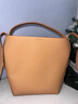 拉菲斯汀門(mén)票福桶包2025新款真皮單肩斜挎包女小眾手提水桶包 621896 餅干色【頭層牛皮大號】 曬單實(shí)拍圖