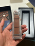 istrap蘋果手表表帶真皮愛馬仕同款牛皮適用apple watch表帶S10/9/8/7/6/5/SE男女士iWatch ultra2手表帶 淺棕白線丨銀色配件 44/45/46MM表盤【適用Wat 曬單實拍圖
