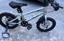 鳳凰兒童自行車(chē)男女寶寶小孩山地車(chē)3-5-6-8-10-12-16歲學(xué)生腳踏車(chē)禮物 【*推薦-高配單速】鈦金銀+禮包 18寸-單速輔助輪腳撐，變速腳撐 曬單實(shí)拍圖