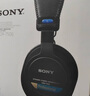 索尼（SONY）MDR7506專(zhuān)業(yè)降噪有線(xiàn)錄音監聽(tīng)耳機 聽(tīng)歌有線(xiàn)全封閉式 游戲重低音 官方標配（送木架） 曬單實(shí)拍圖
