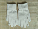 花語(yǔ)志毛線(xiàn)手套女露指觸屏冬季騎行保暖加厚防寒學(xué)生寫(xiě)字漏二指手套可愛(ài) 小熊刺繡露兩指觸屏毛線(xiàn)手套【米白色】 曬單實(shí)拍圖