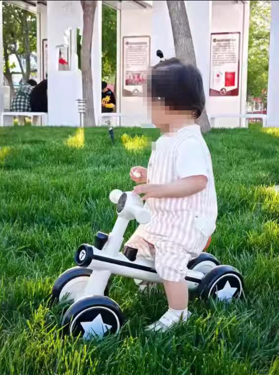 巧樂(lè )熊兒童平衡車(chē)無(wú)腳踏1一3歲嬰幼兒學(xué)步車(chē)滑步車(chē)四輪平行車(chē)寶寶滑行車(chē) 米蘭之星【white】 白色 曬單實(shí)拍圖