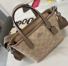 蔻馳（COACH）【官方授權店】女士city15小號單肩斜挎包托特包送女友禮物 CW032SVPWH淺卡其豆沙粉 曬單實(shí)拍圖