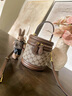 CharisKitty包包女款2026年高級感手提水桶包女百搭圓筒斜挎包新年三八節禮物 咖啡色 曬單實(shí)拍圖