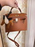 clolv kiss新款金棕色二代凱莉包女2025新款手掌紋牛皮單肩斜挎通勤精致小包 金棕色22cm雙肩帶小號送絲巾小馬 曬單實(shí)拍圖