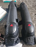 DAINESE/丹尼斯 KNEE V E1摩托車(chē)護膝護肘機車(chē)騎行護具防護裝備輕便舒適 護膝001/黑 N 曬單實(shí)拍圖